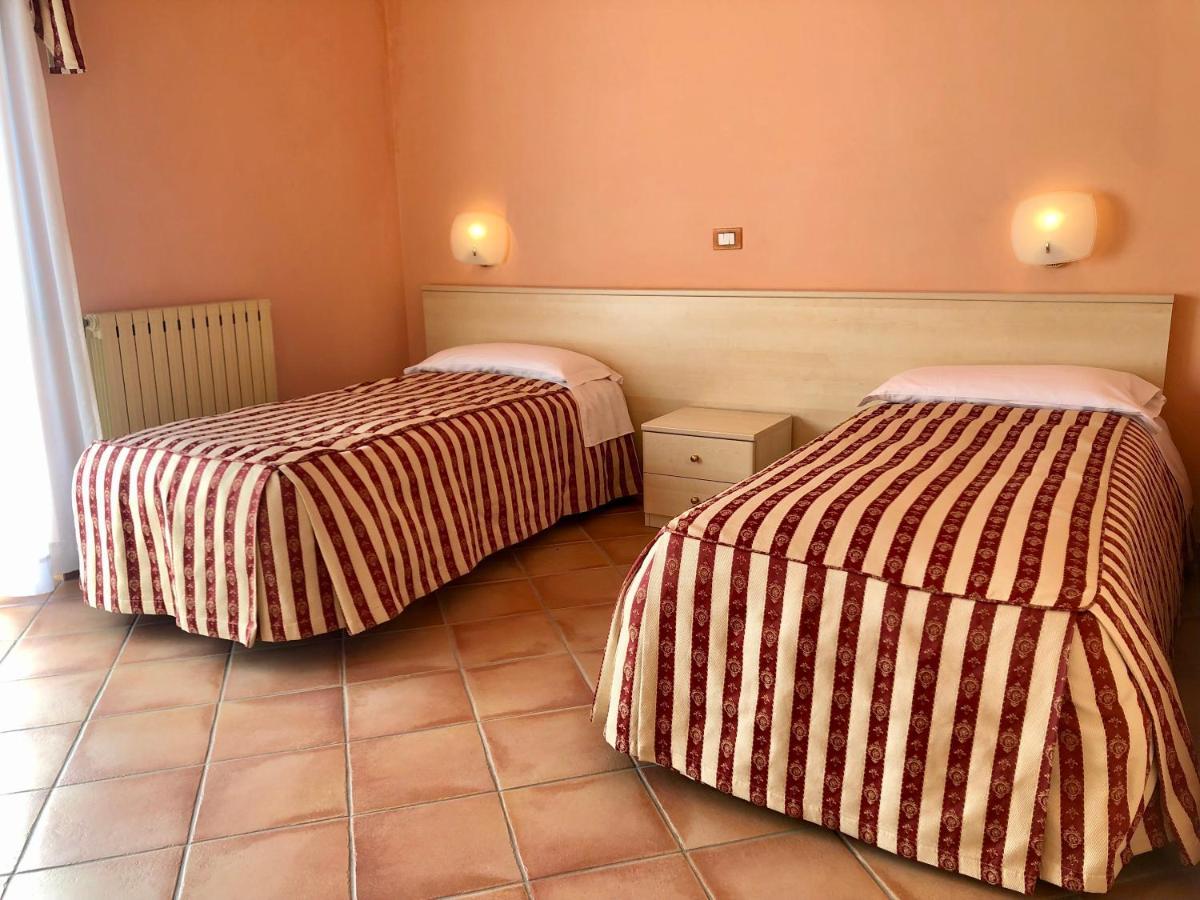 Hotel Di Rocco Loreto Aprutino Exterior photo