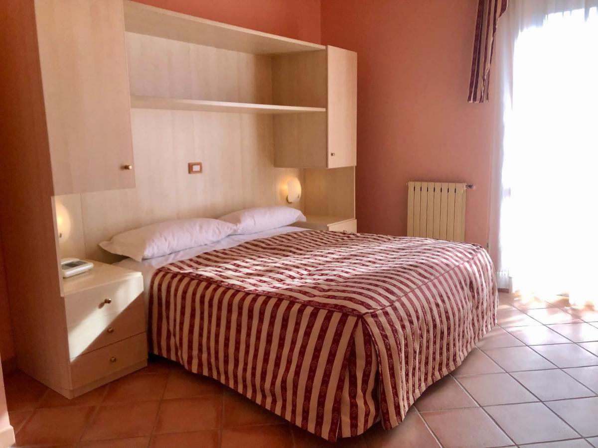Hotel Di Rocco Loreto Aprutino Exterior photo