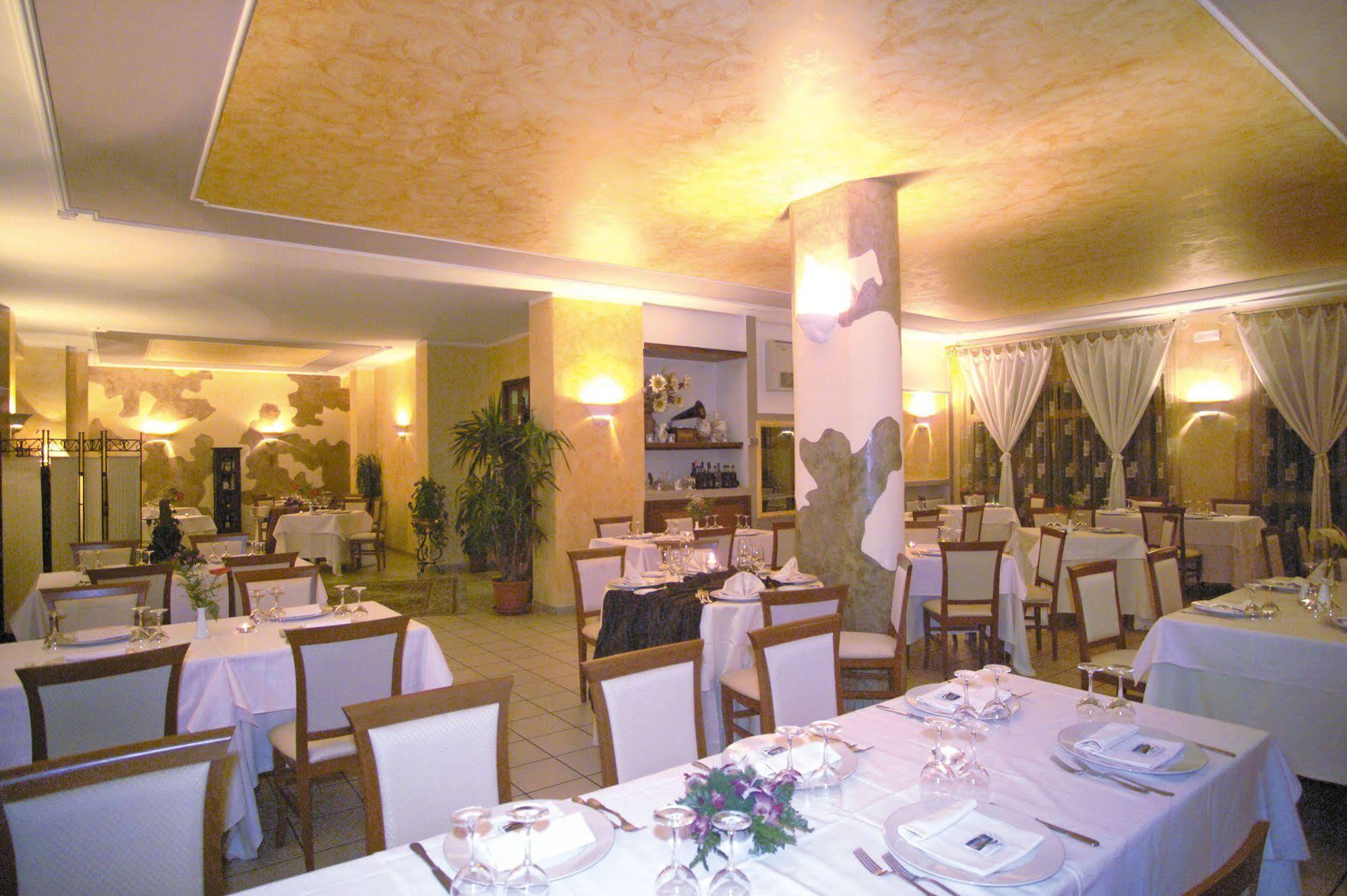 Hotel Di Rocco Loreto Aprutino Exterior photo